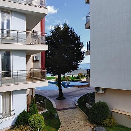 Panorama Krim Beach Apartment Равда Екстериор снимка